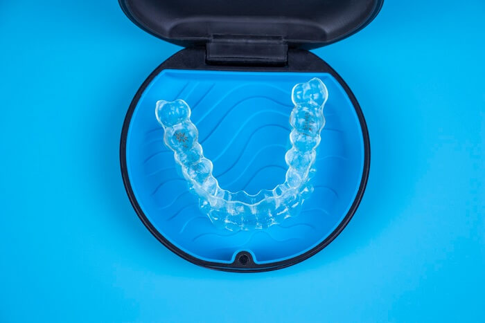 boîtier-en-plastique-pour-appareils-invisalign-transparents