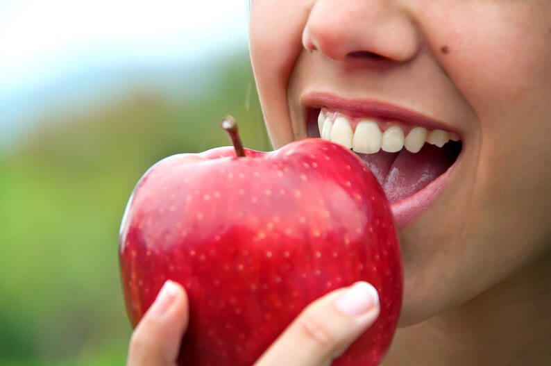 les aliments sains sont bons pour la santé bucco-dentaire